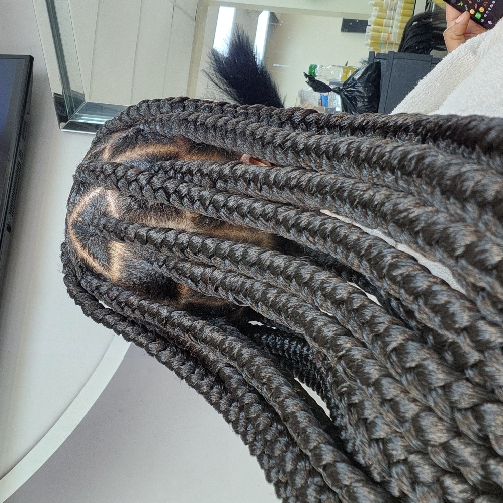Large Knotless at MaryamuAfricanbraids in Newark, NJ