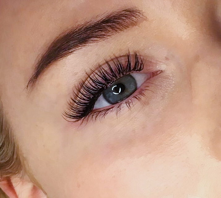 Full Set of Eyelash extensions