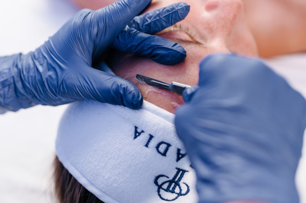 Dermaplane express Facial