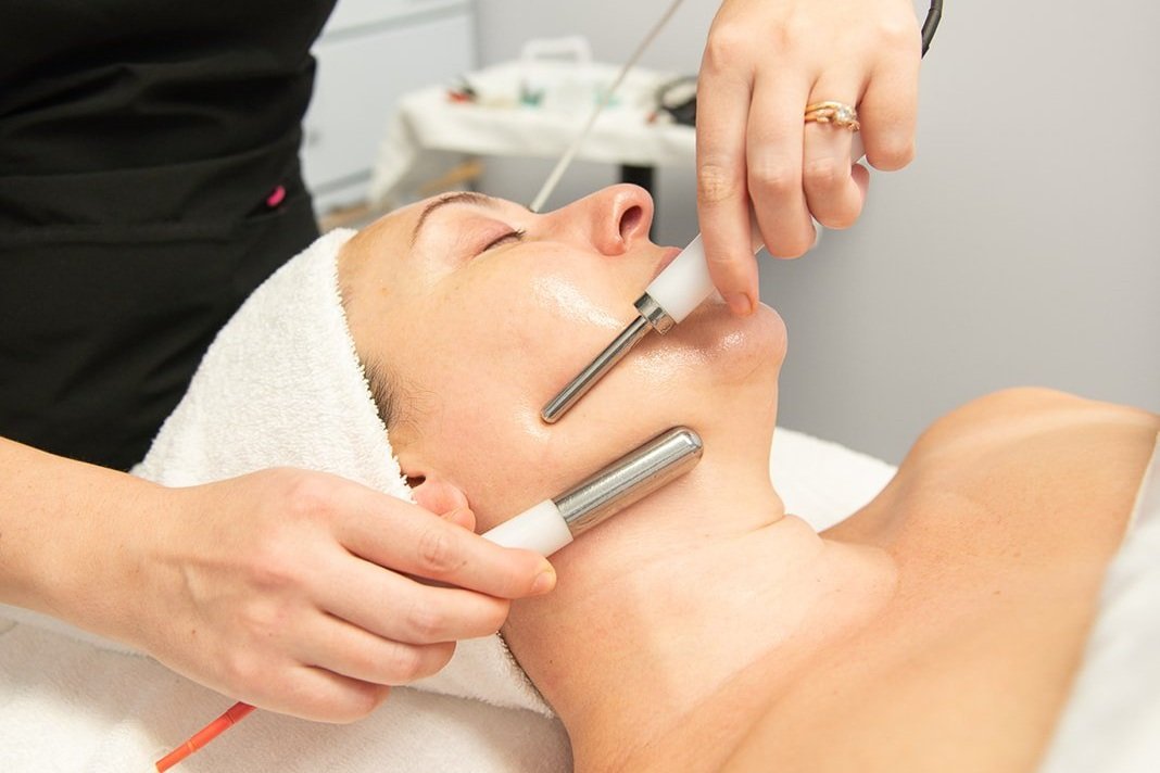 Custom Facial W/ Microcurrent