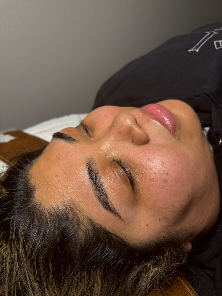 Aura Brightening Facial