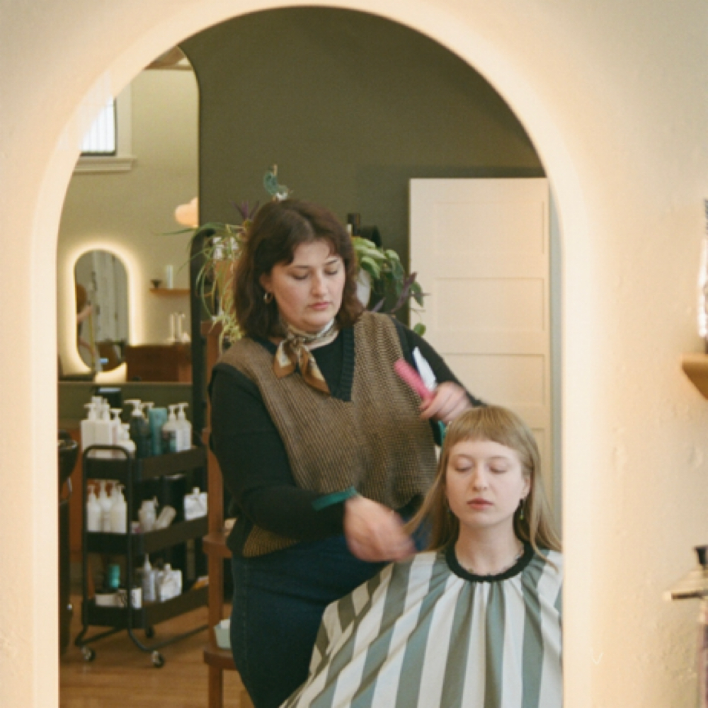 Maintenance Cut: Gwen at Saturn Salon in St. Louis, MO