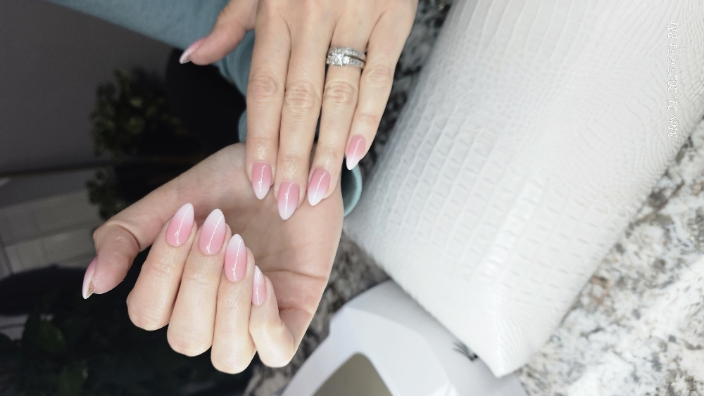 Airbrush Ombre Nail Design