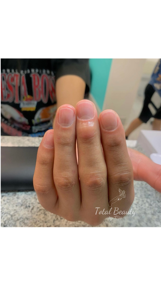 Clean Up Manicure