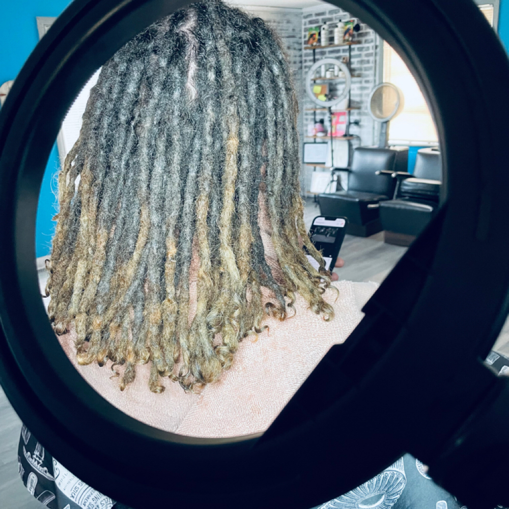 Loc Retwist Shoulder Length at Trap Headdz in Middletown, OH