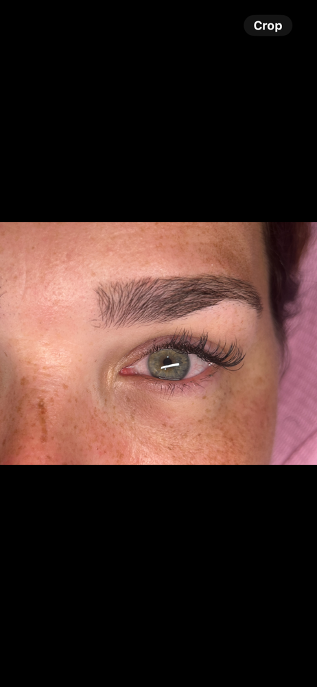 Model -Classic Full Set Lashes