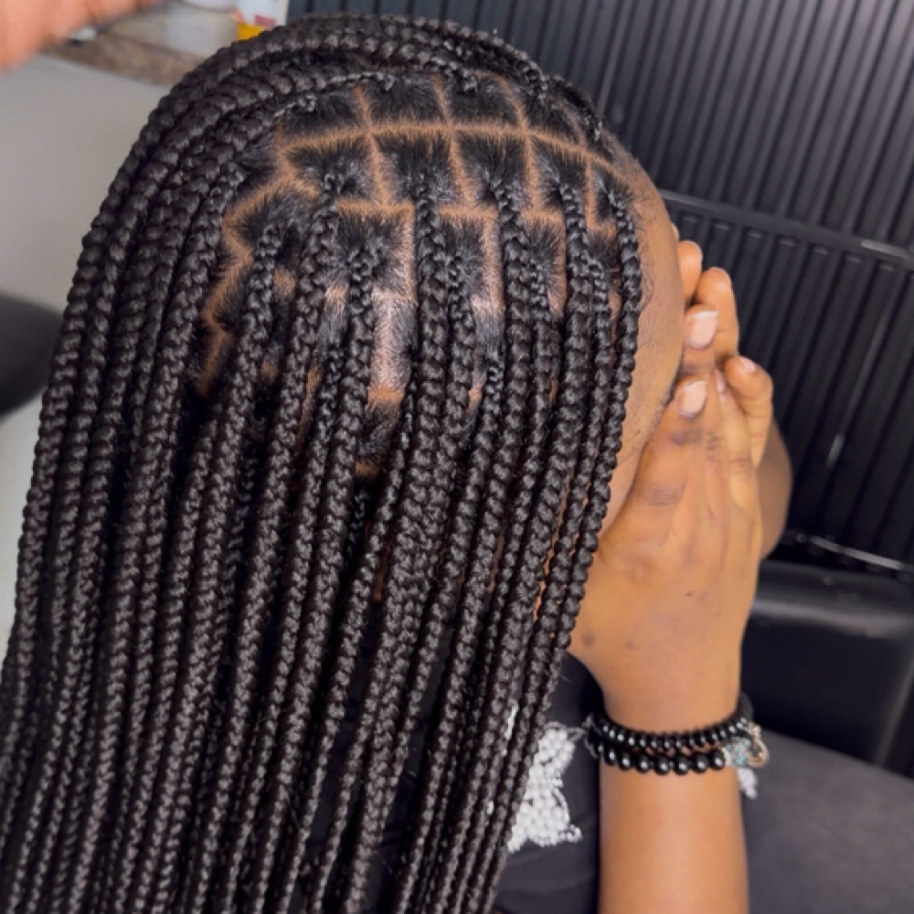 Small Knotless at Vanouhair beauty in Philadelfia, PA