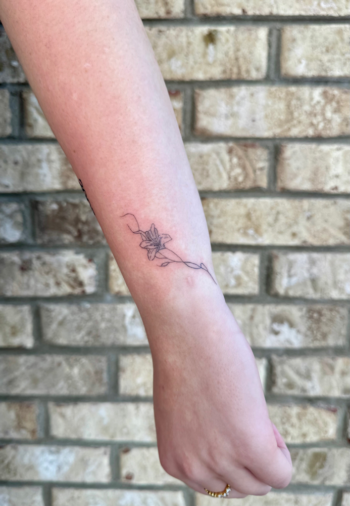 One Hour Custom Tattoo ↓