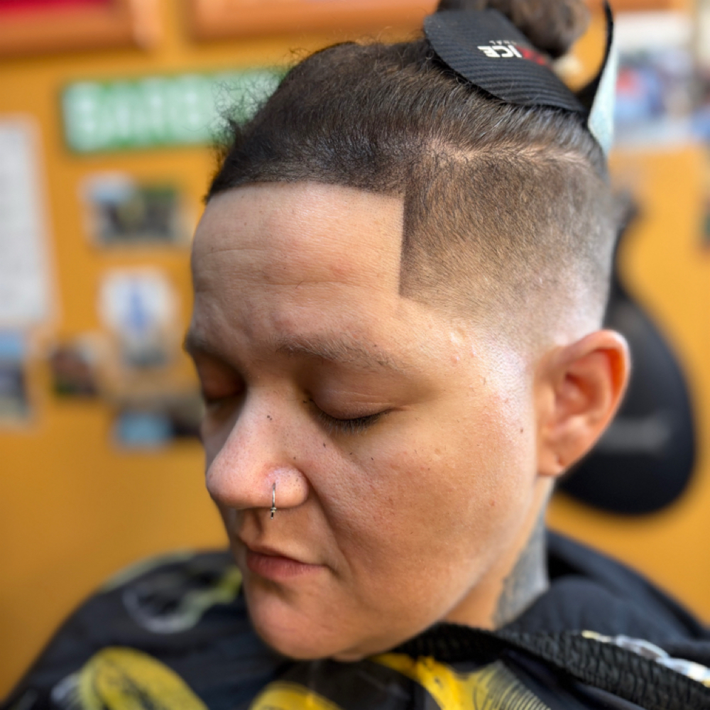 Enhancement Spray/fibers at Smiley tha Female Barber in Cincinnati, OH