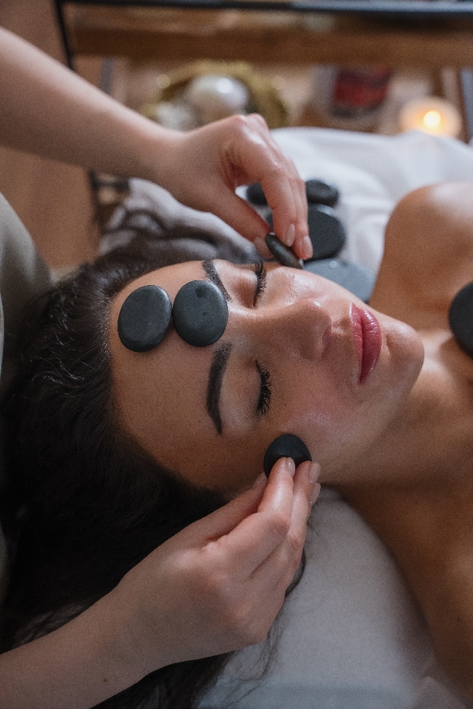 Hot Stone Face Massage