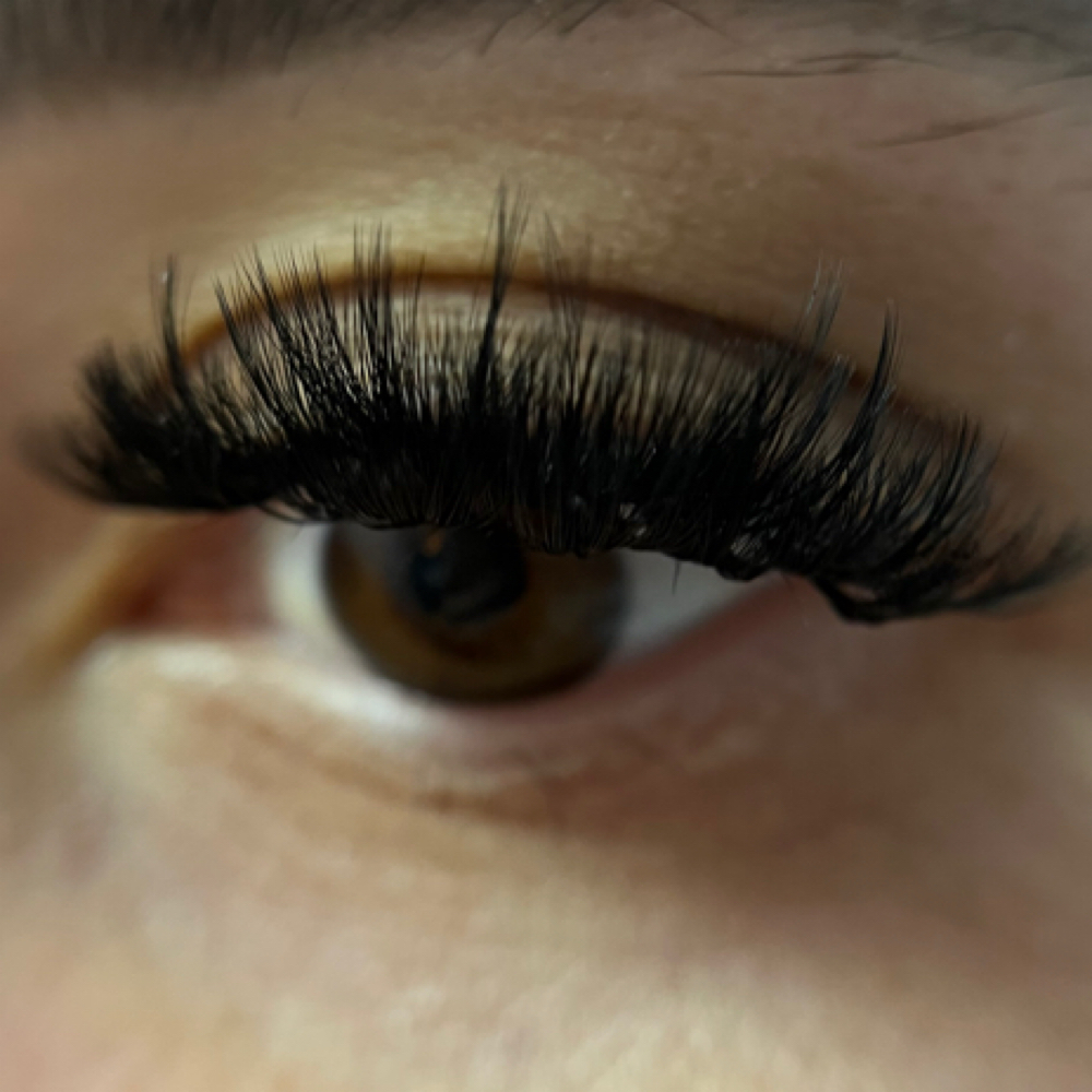 Lash Set Volume/Wispy/Wet Set at House of Pearls Aesthetics LLC in Las Vegas, NV