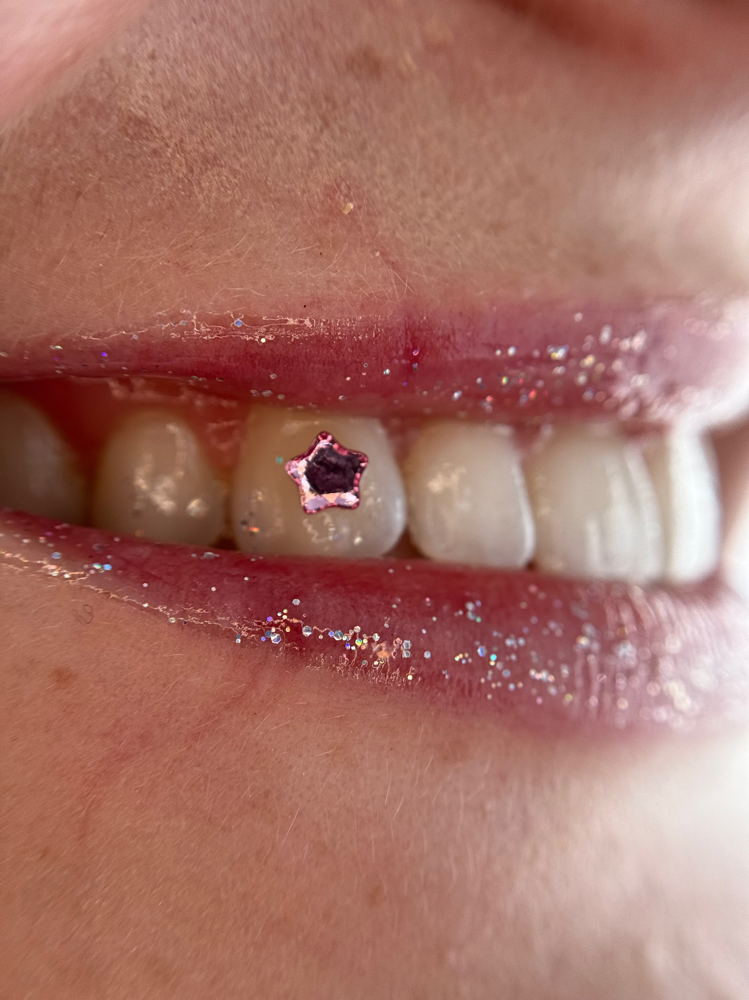 Single Shaped Tooth Gem