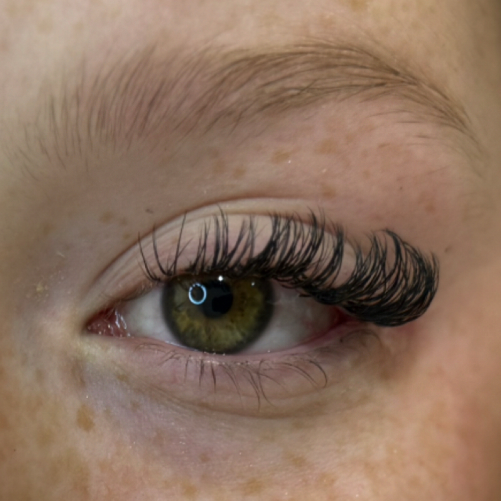 Hybrid Lash Extentions Full Set at Graceful Glow Aesthetics in paducah, KY