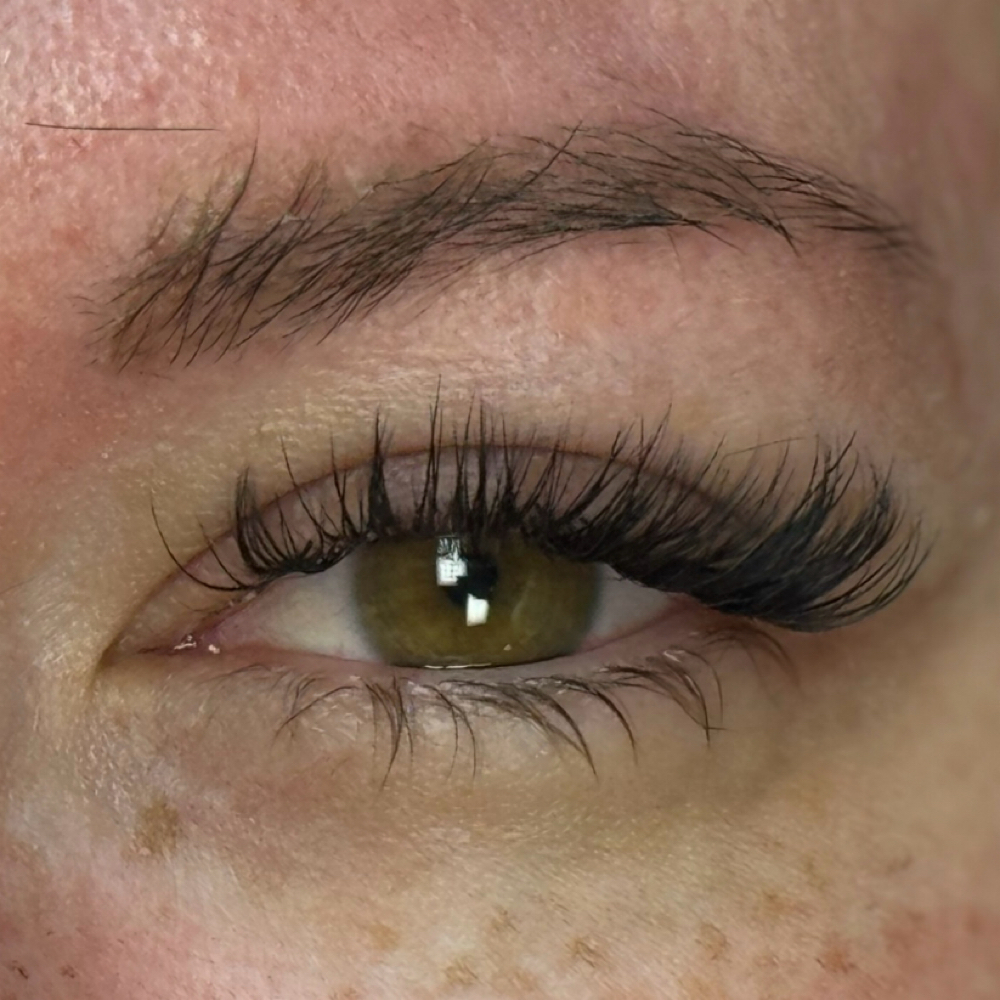 Hybrid Lash Extentions Full Set at Graceful Glow Aesthetics in Paducah, KY
