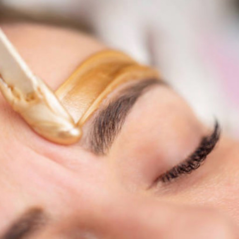 Eyebrow Waxing at Glamouré in Watervliet, MI