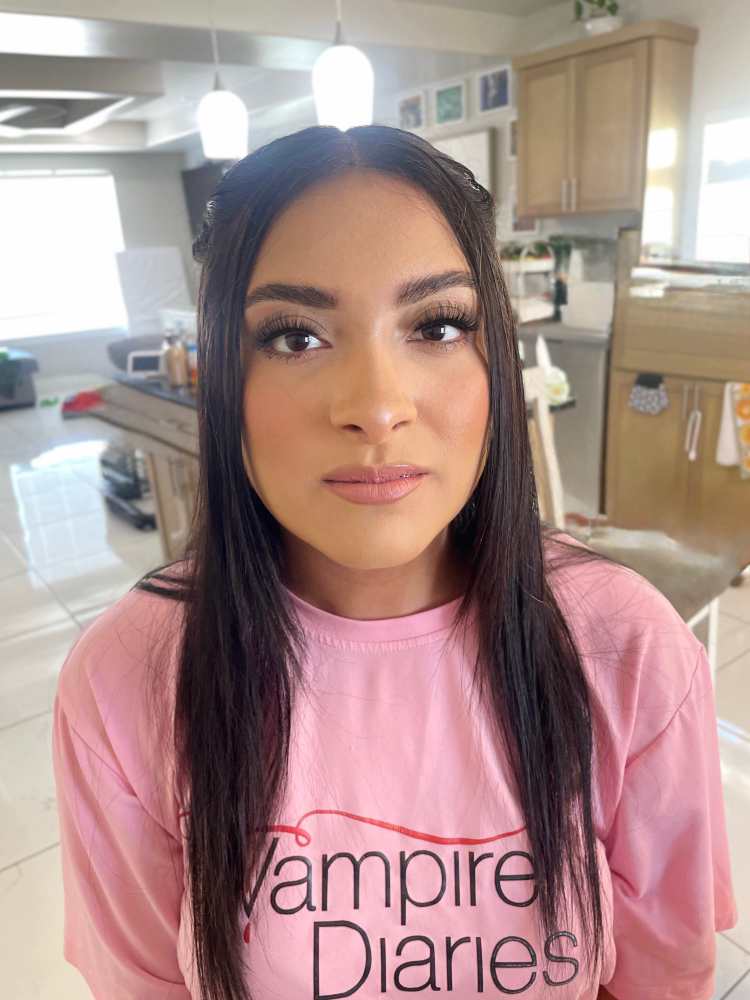 Natural Makeup & Simple Hairstyle