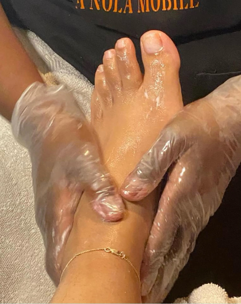 HAND/FEET MASSAGE PARTY