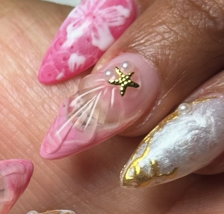 Shell Design at nailsby.lauren__ in columbia, MO