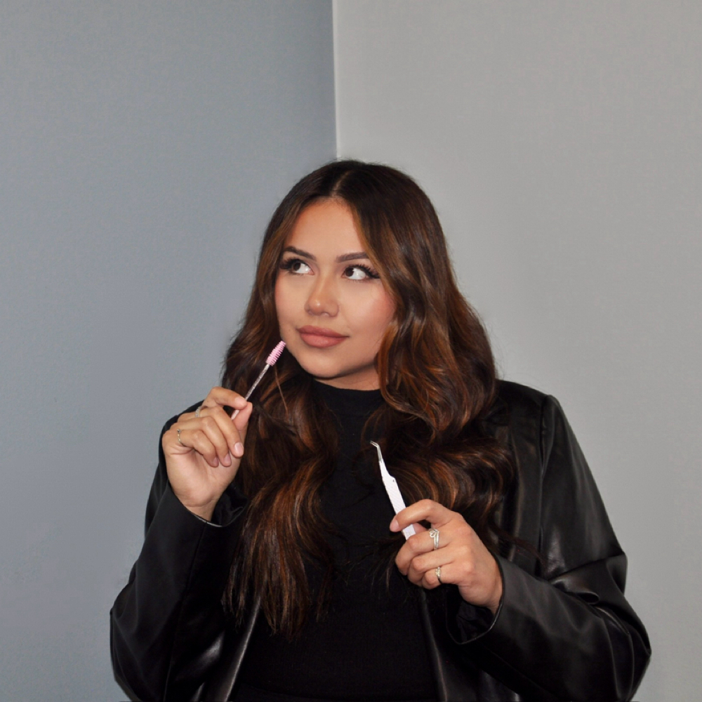 Eyelash Extension Removal at NoemiLuxeLash in Glendale Heights, IL