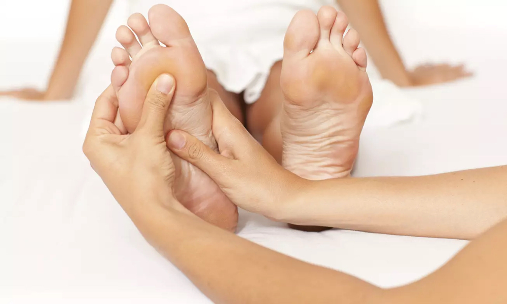 Feet Massage with hot towels