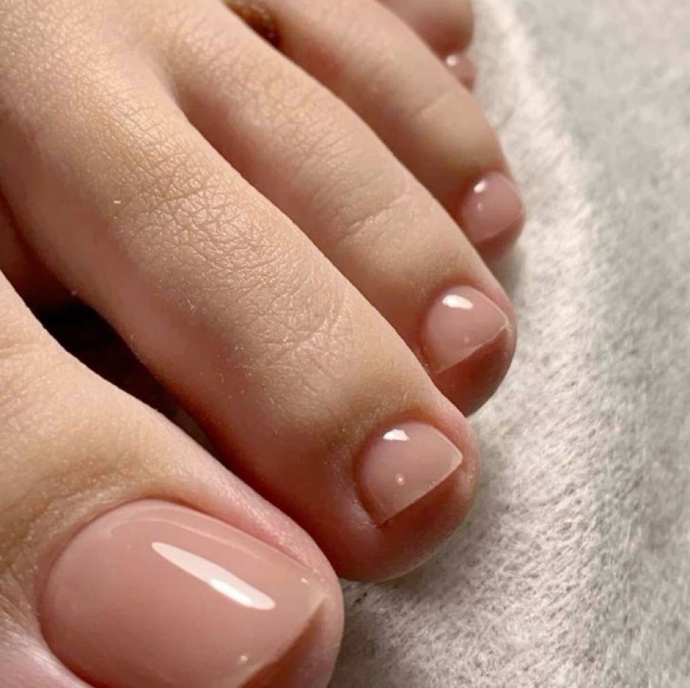GOLDEN GLOW PEDICURE at Chic Nail Salon in Destin, FL