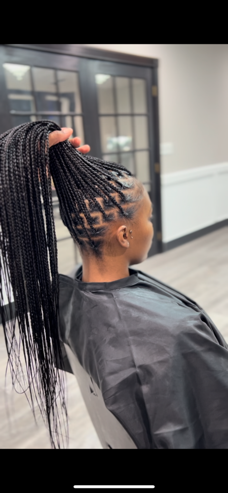 Smedium knotless braids