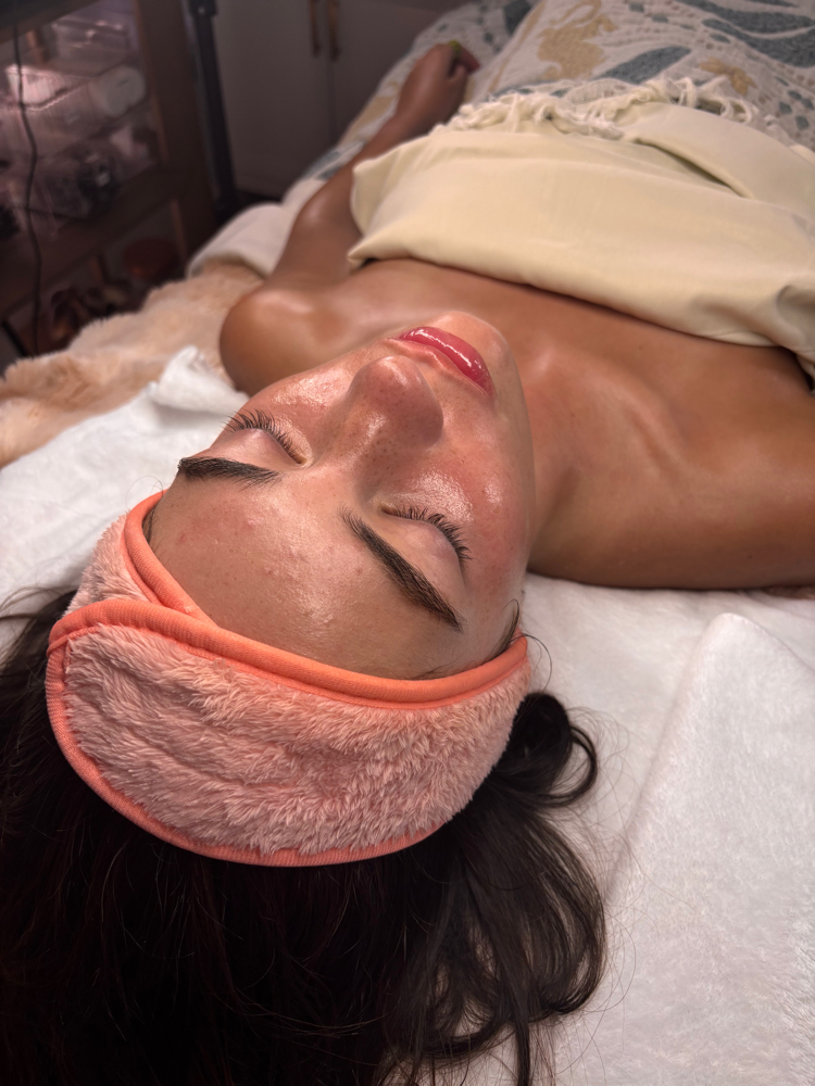 👑 Glass Skin Facial