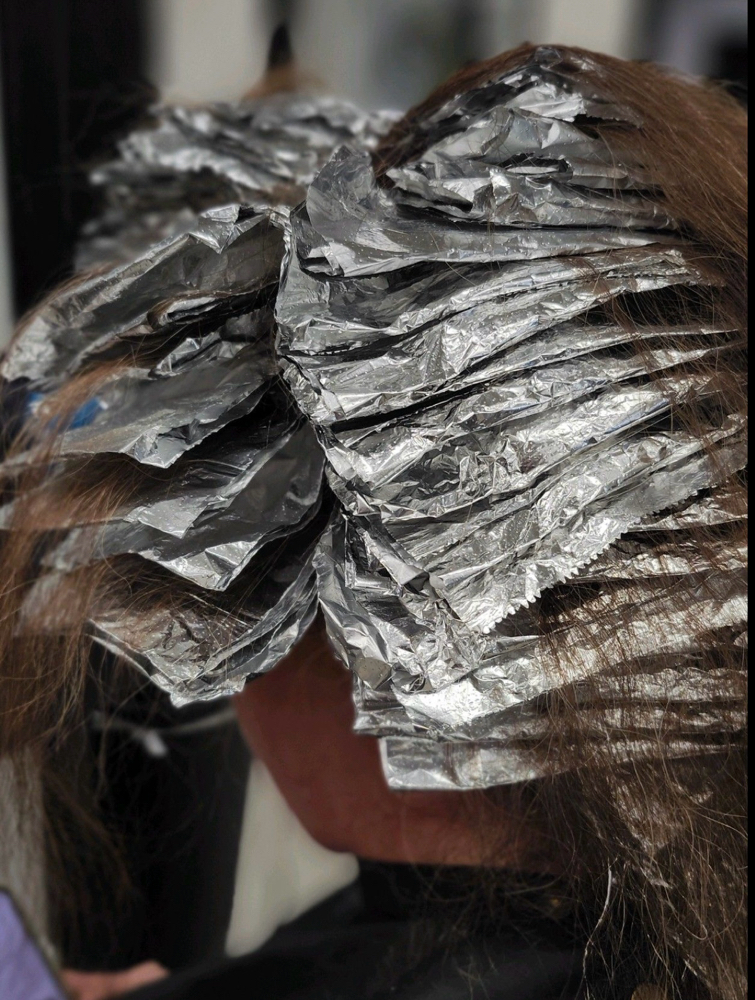Full Foil + Toner / No Cut at Hails Hair World in Champaign, IL