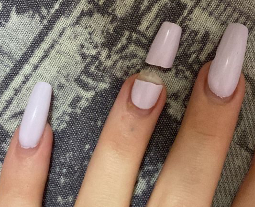 Fix Nails/ Arreglo de Una Uña