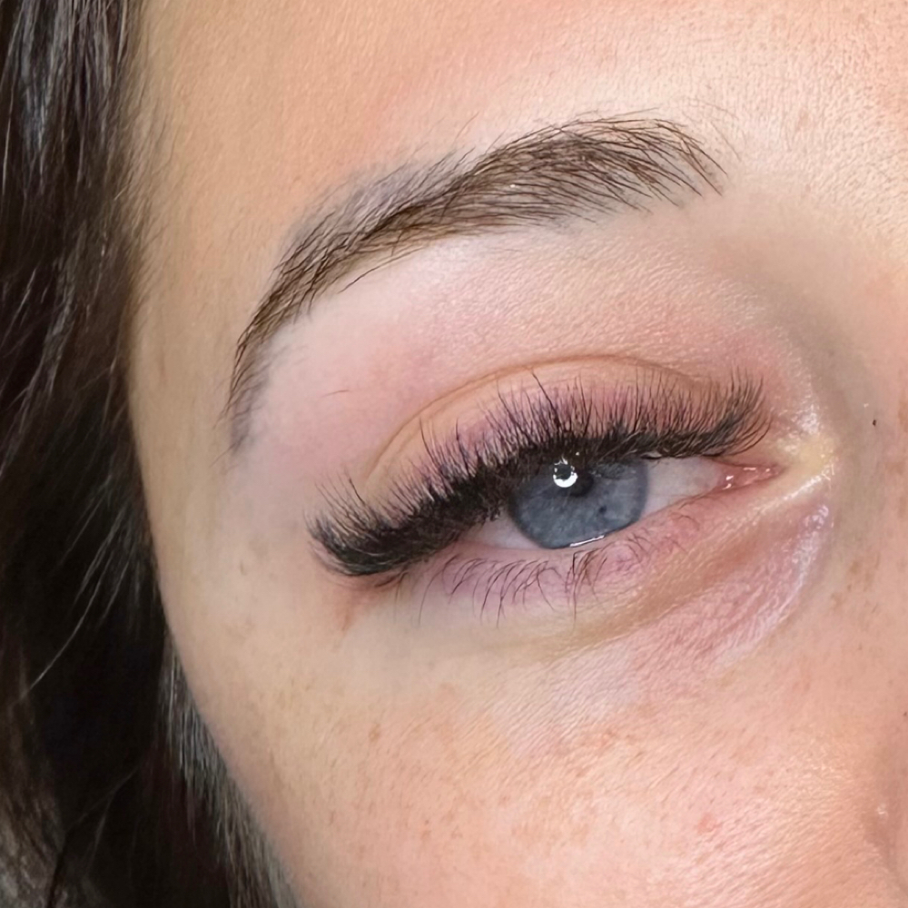 volume lash extension full set at caroline cheney in West Alexandria, OH