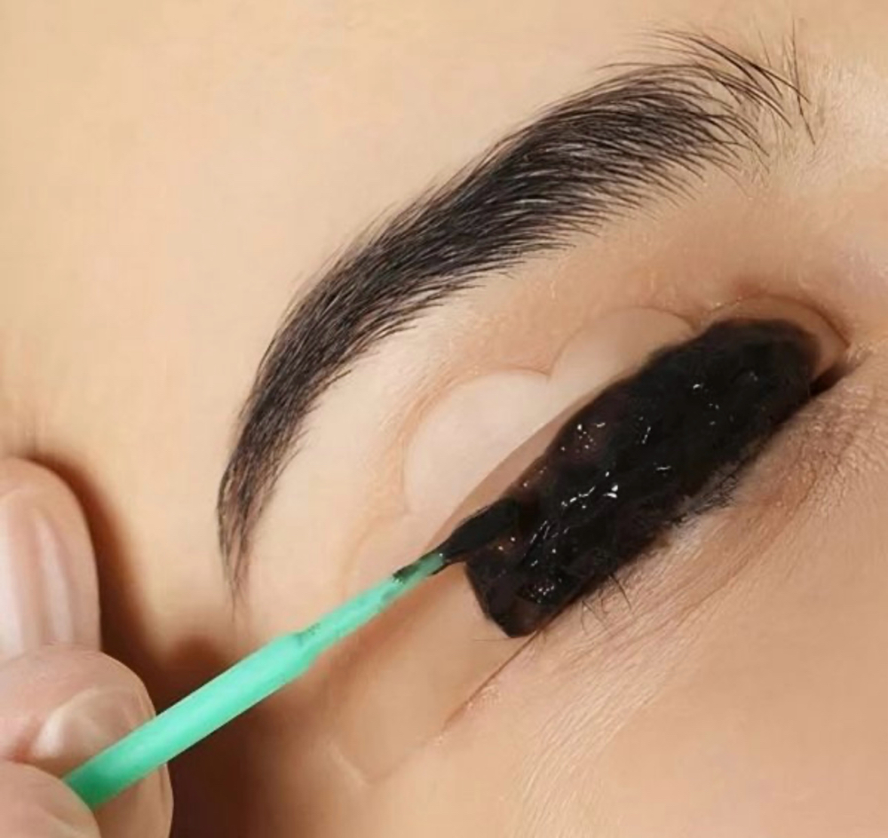 Lash tinting