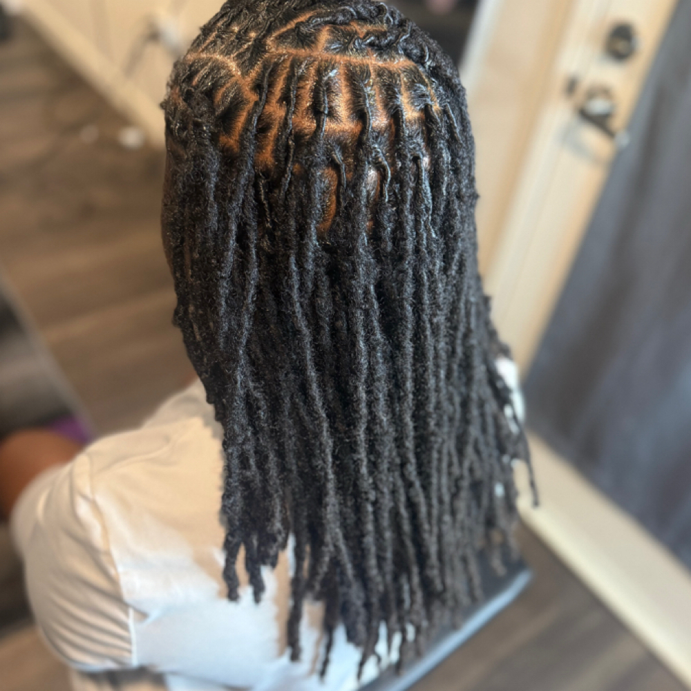 Retwist & style Shoulders at Keeh Locs in Compton, CA