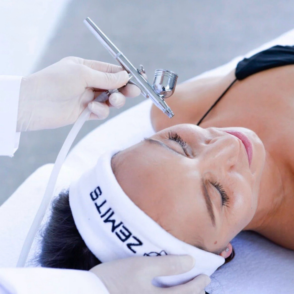 Diamond Hydro Glow Facial at Diamond shine skin lounge in Plano, TX