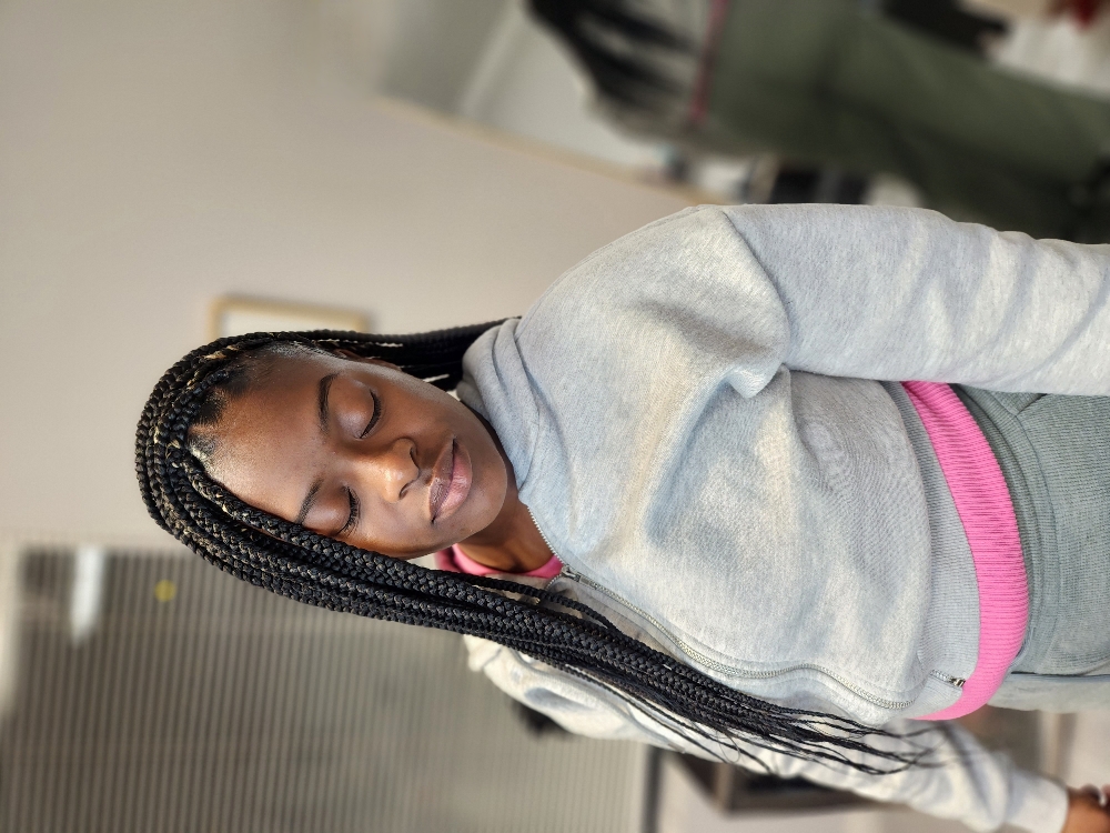 The Gurlz Smedium Knotless Braids