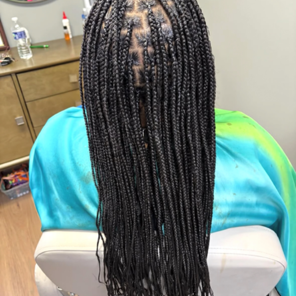 Knotless Braids at Ky’Nesia Kenyce in Canton, OH