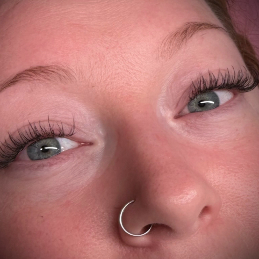 Full Set Hybrid/ Volume at Baby Cakes Beauty in Portland, OR