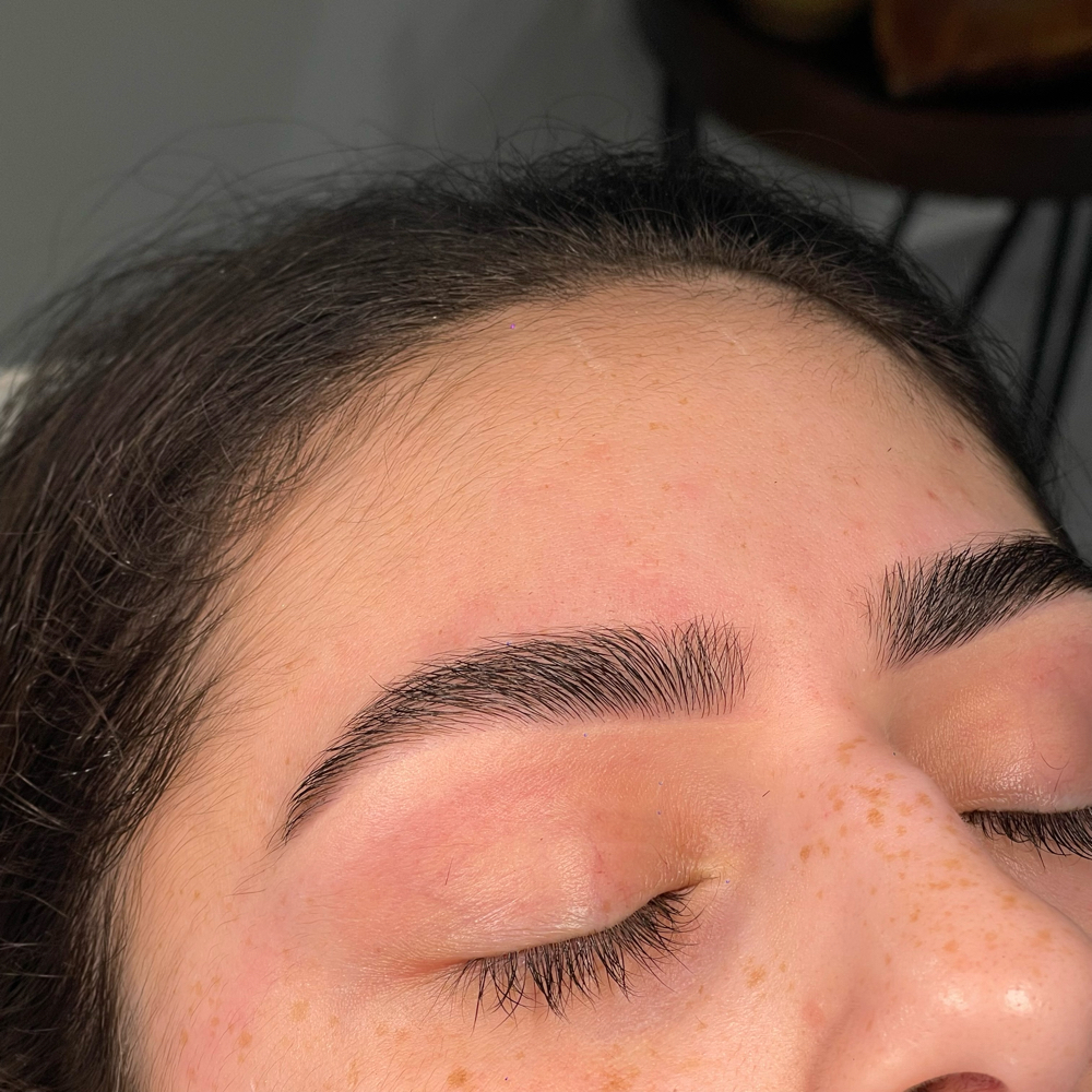 Brow Threading/ Cejas Con Hilo