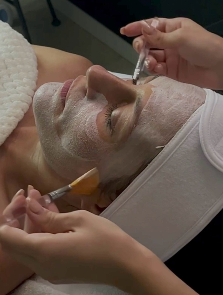 The Elegant Acne Facial