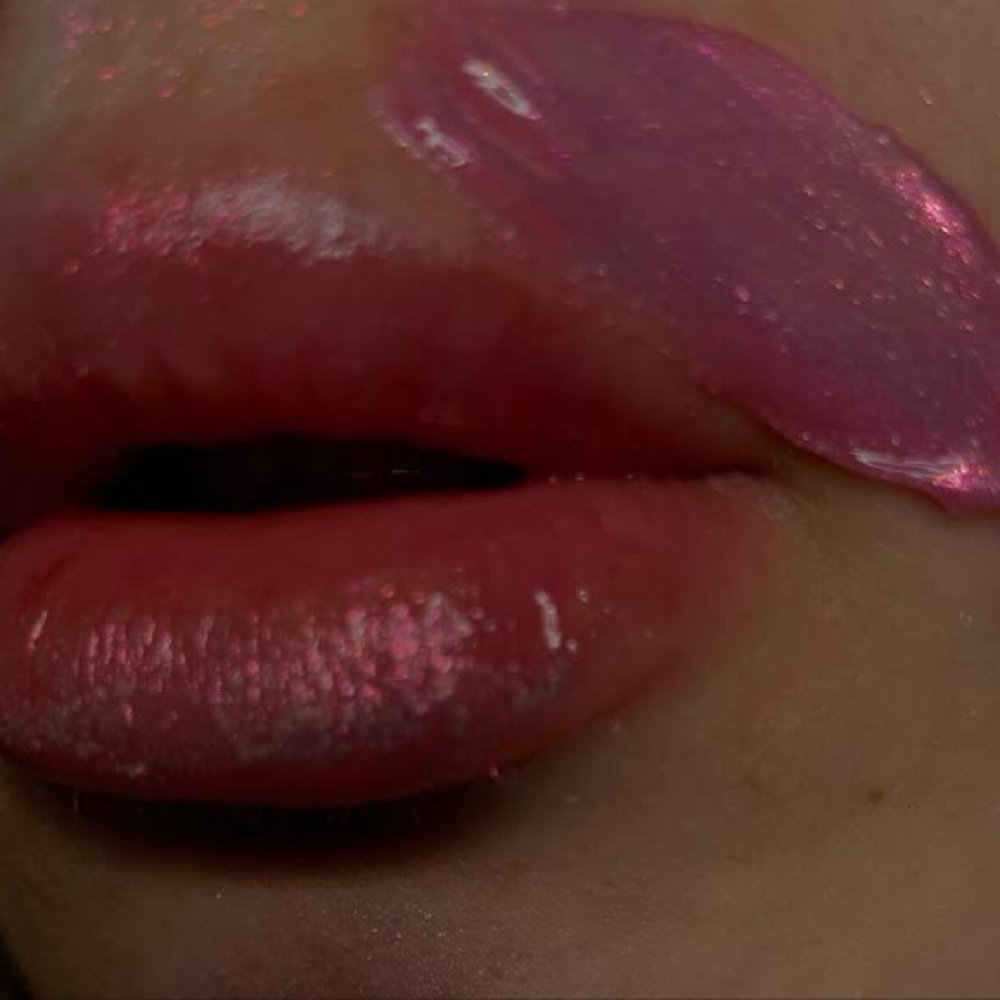 Upper Lip Wax at De Colores Beauty Bar in Chicago, IL