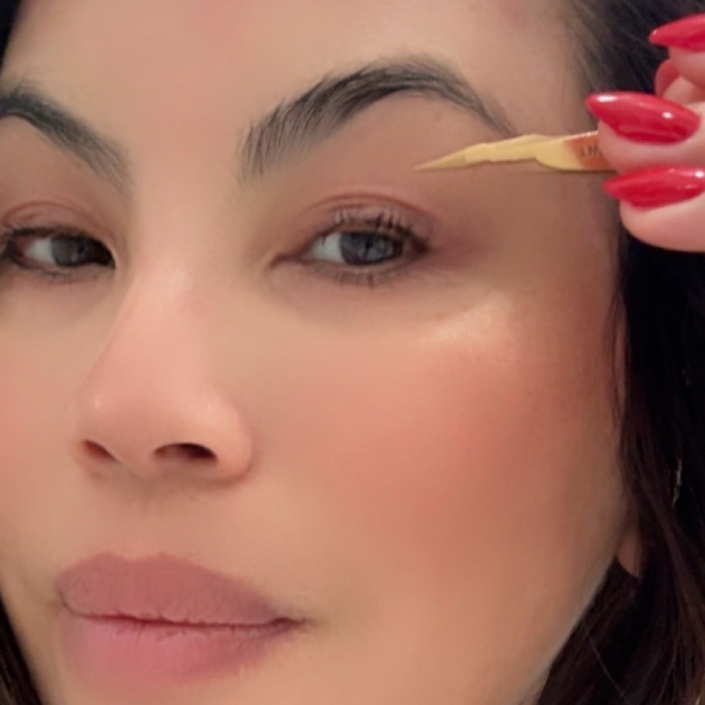 Brow Tweezing Only at Cooch in 90046