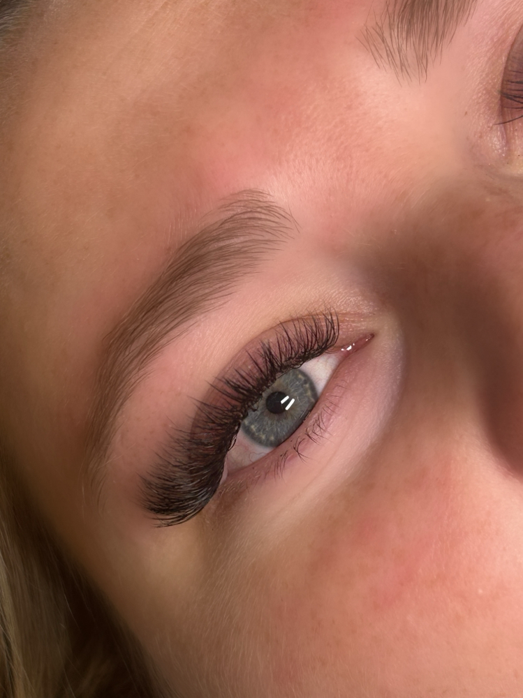Hybrid Set at FC Lash & Beauty LLC in Islandia, NY