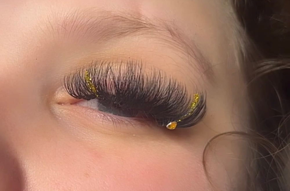 + Glitter lashes