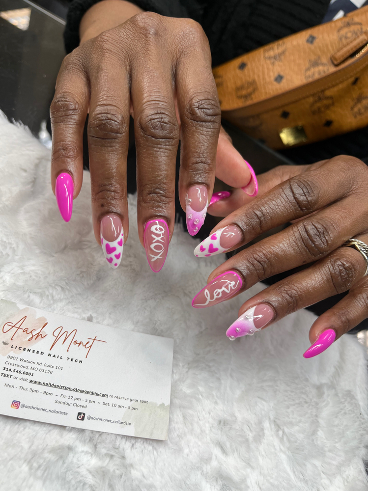 Hand-Painted Nail Art - 5 Nails +