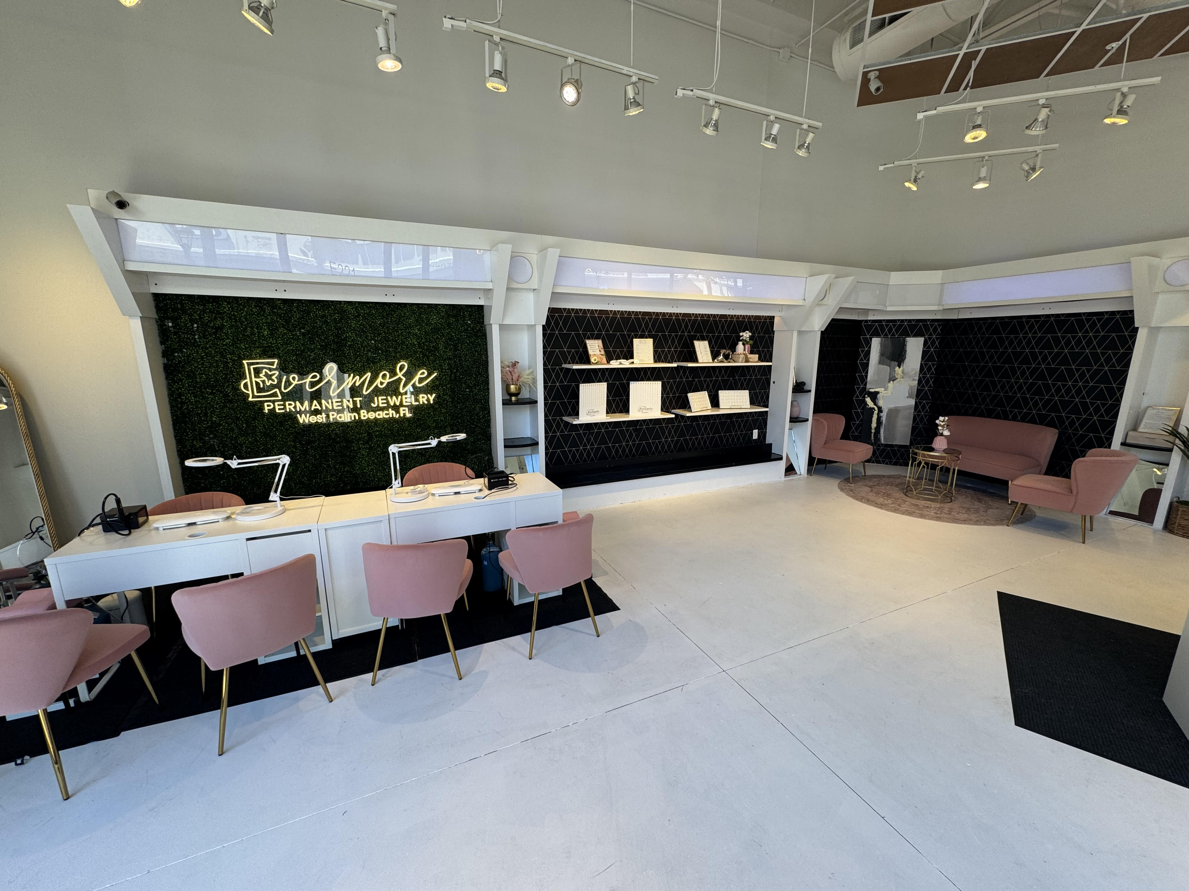 Studio Appointment - Tanger Outlet