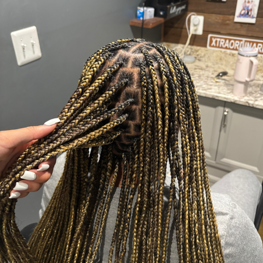 Smedium Knotless at Xtraordinari Hair in Brandywine, MD