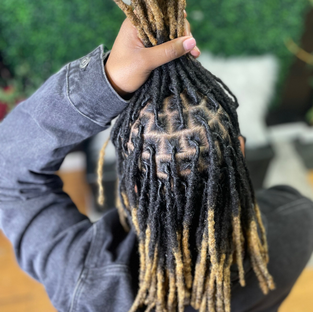Basic Shampoo & Condition at ECLECTIC STYLEZ in Portsmouth, VA