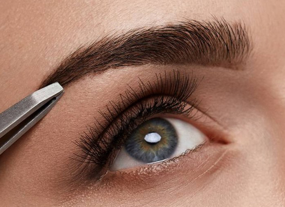 Eye Brow Tweezing at Lady Iridium Esthetics LLC