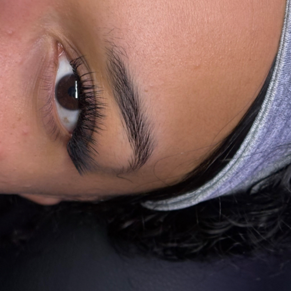 Hybrid Fullset at beautybydanna in Tucson, AZ