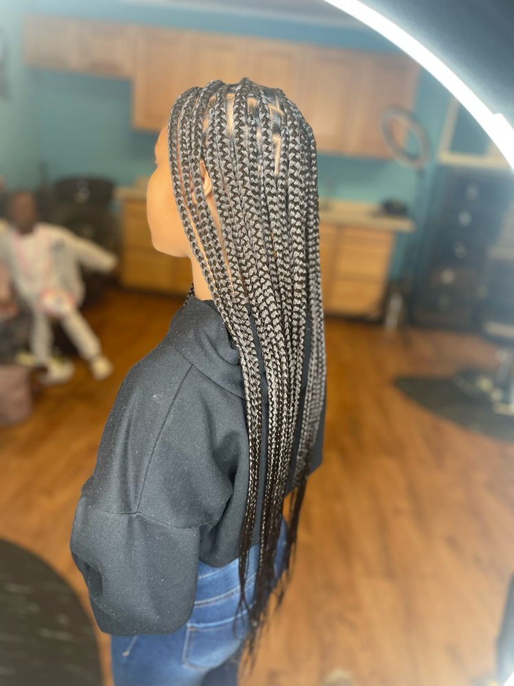 Smedium Knotless at Drea’s hair design in Oakland, CA