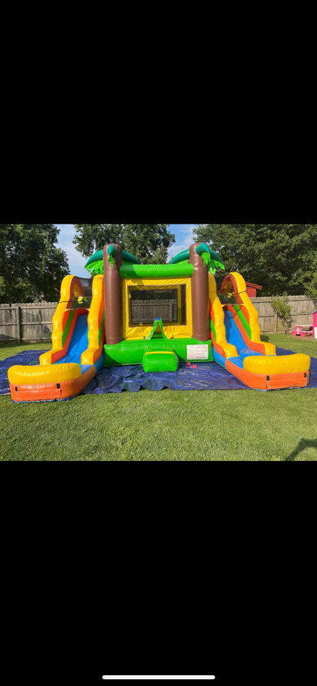 Bouncy House w/ Dual Slides at Wonderland Inflatables in Louisville, KY